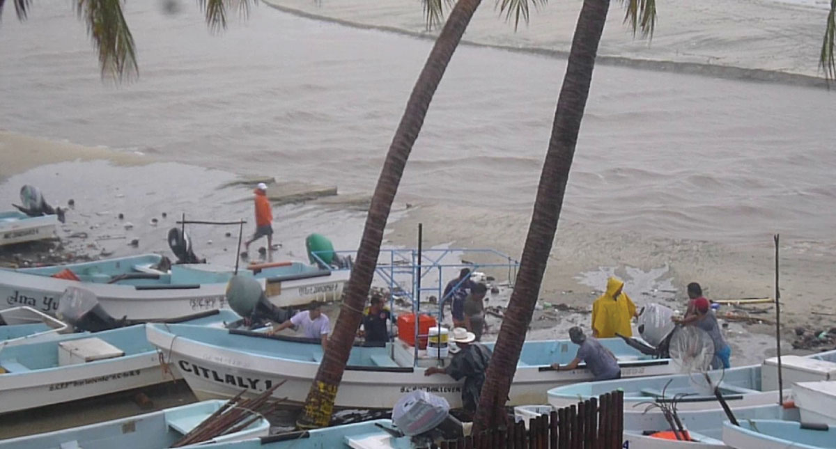 Depresión tropical 11-E activa alerta azul en costas de Oaxaca