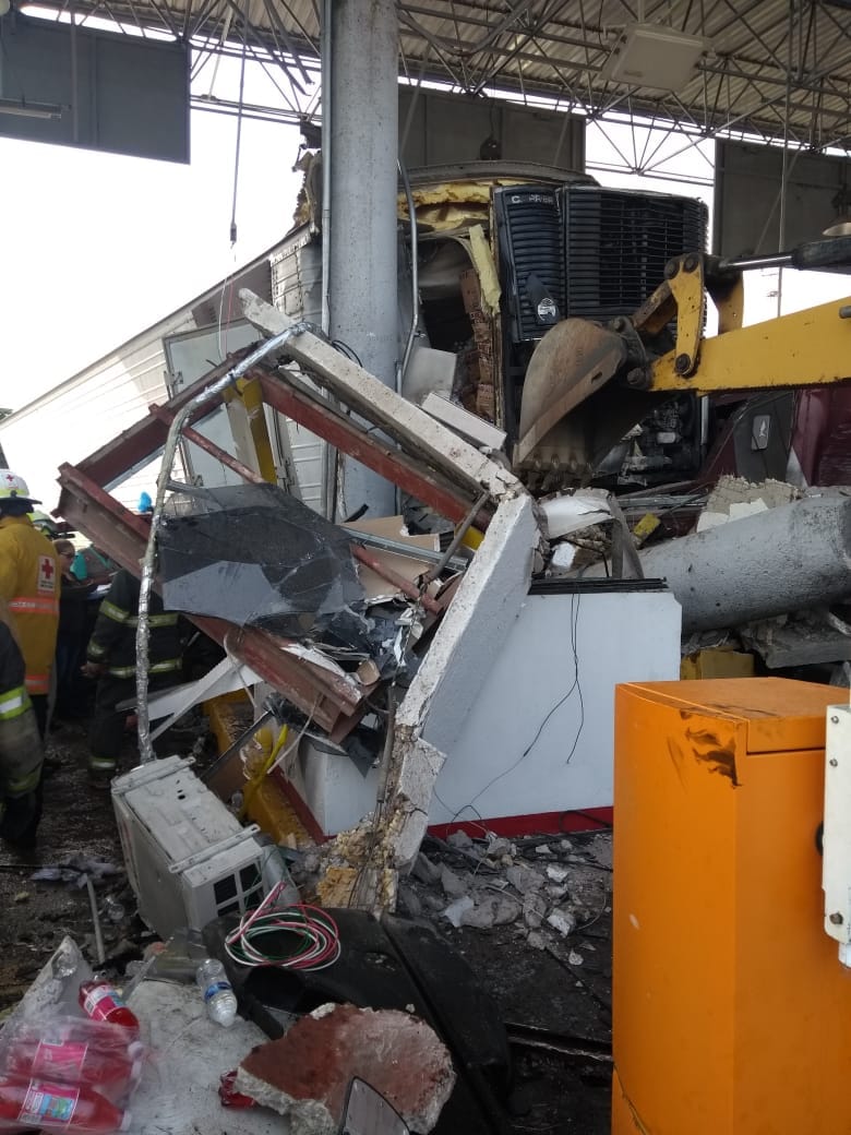 Accidente en caseta de cobro Guadalajara-Tepic deja una persona muerta - trailerint