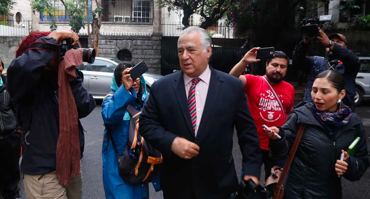 AMLO y futuros secretarios abordan proyecto del tren turístico