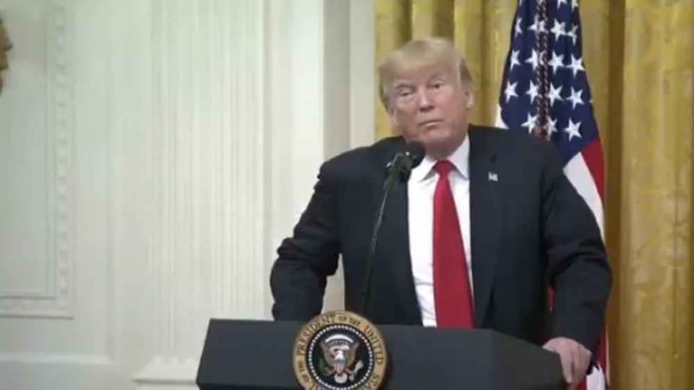 Trump defiende su política migratoria porque previene “invasión”