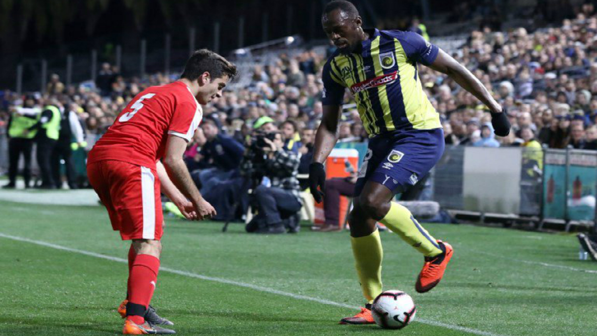 Usain Bolt debuta en el futbol australiano