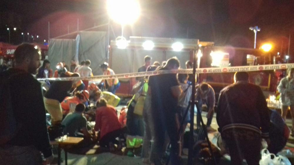 #VIDEO Se derrumba plataforma durante concierto en España - vigo-cae-plataforma-3