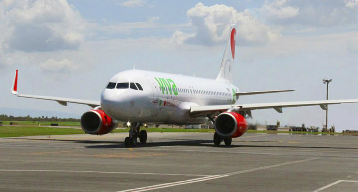 Vuelo de Viva Aerobús a Puerto Escondido regresa de emergencia al AICM