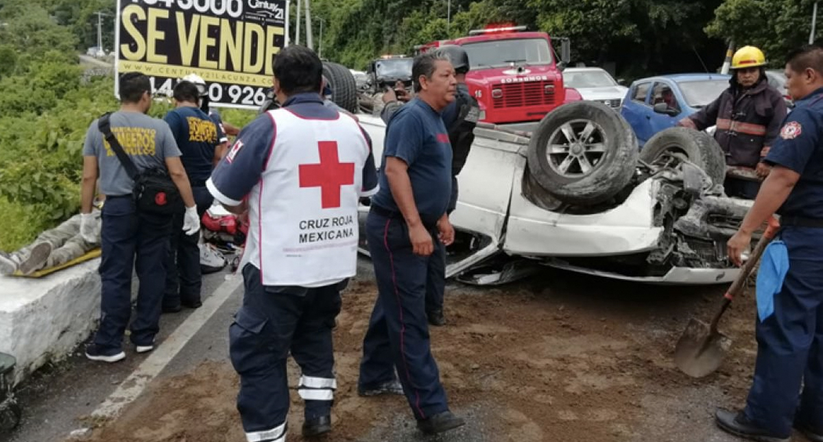 Volcadura de camioneta en Acapulco - volcadura