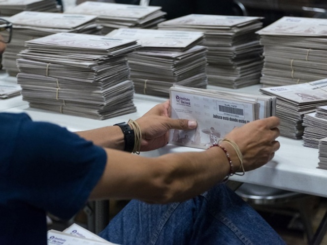 Piden analizar votación electrónica para mexicanos en el exterior - votos-extranjero-ine