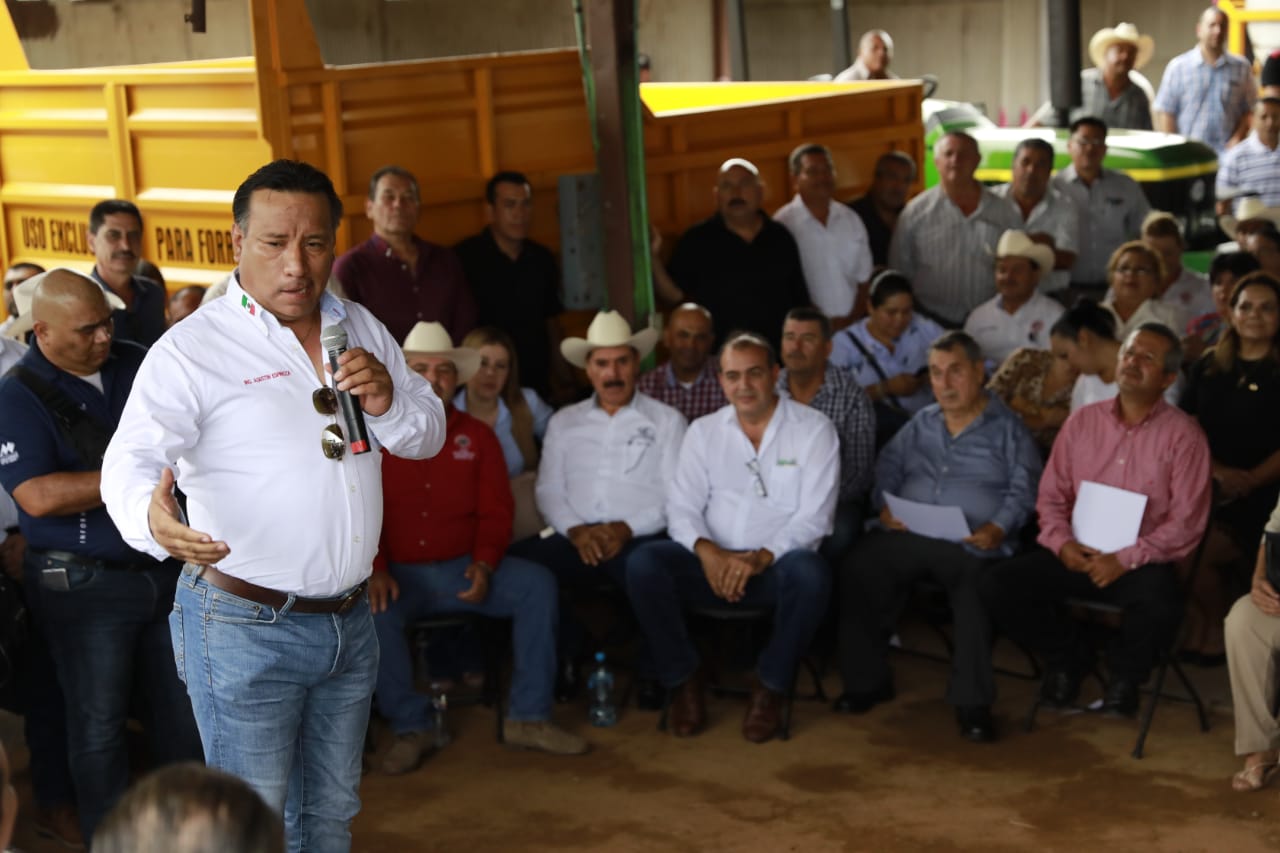 Entregan maquinaria a mil agricultores y ganaderos en Sinaloa - whatsapp-image-2018-08-07-at-42745-pm1