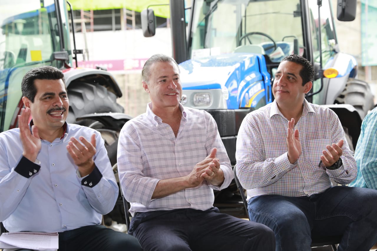 Entregan maquinaria a mil agricultores y ganaderos en Sinaloa - whatsapp-image-2018-08-07-at-42746-pm