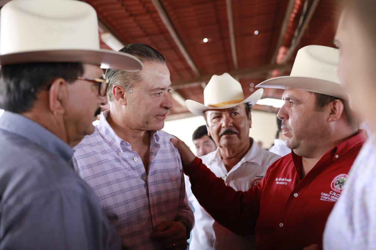 Entregan maquinaria a mil agricultores y ganaderos en Sinaloa - whatsapp-image-2018-08-07-at-42747-pm