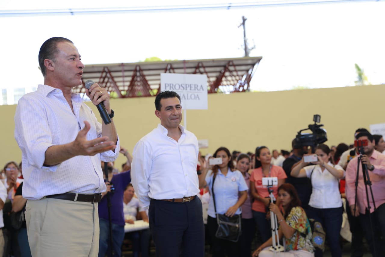 Entregan pólizas del Seguro Popular en Mazatlán - whatsapp-image-2018-08-09-at-52103-pm