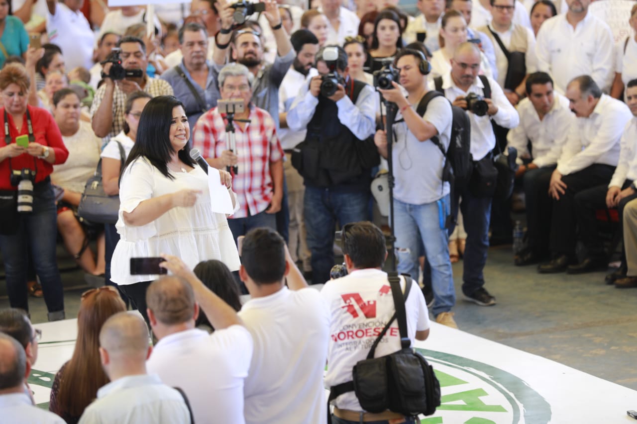 Entregan pólizas del Seguro Popular en Mazatlán - whatsapp-image-2018-08-09-at-52104-pm