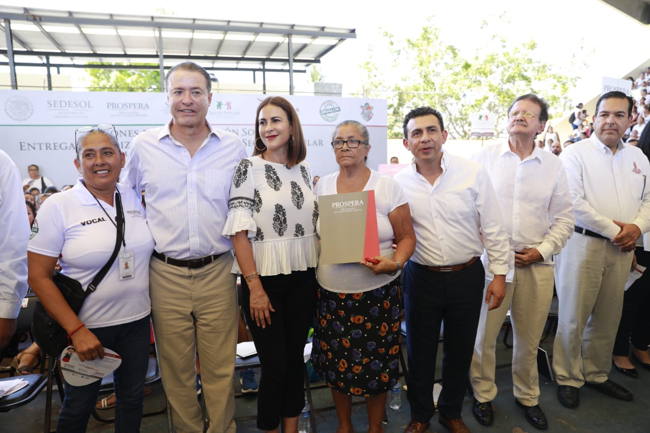 Entregan pólizas del Seguro Popular en Mazatlán - whatsapp-image-2018-08-09-at-52104-pm1