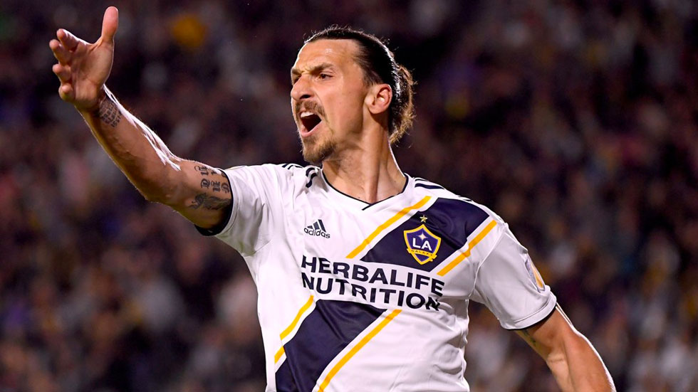 #Video Multan a Ibrahimovic por golpear a rival