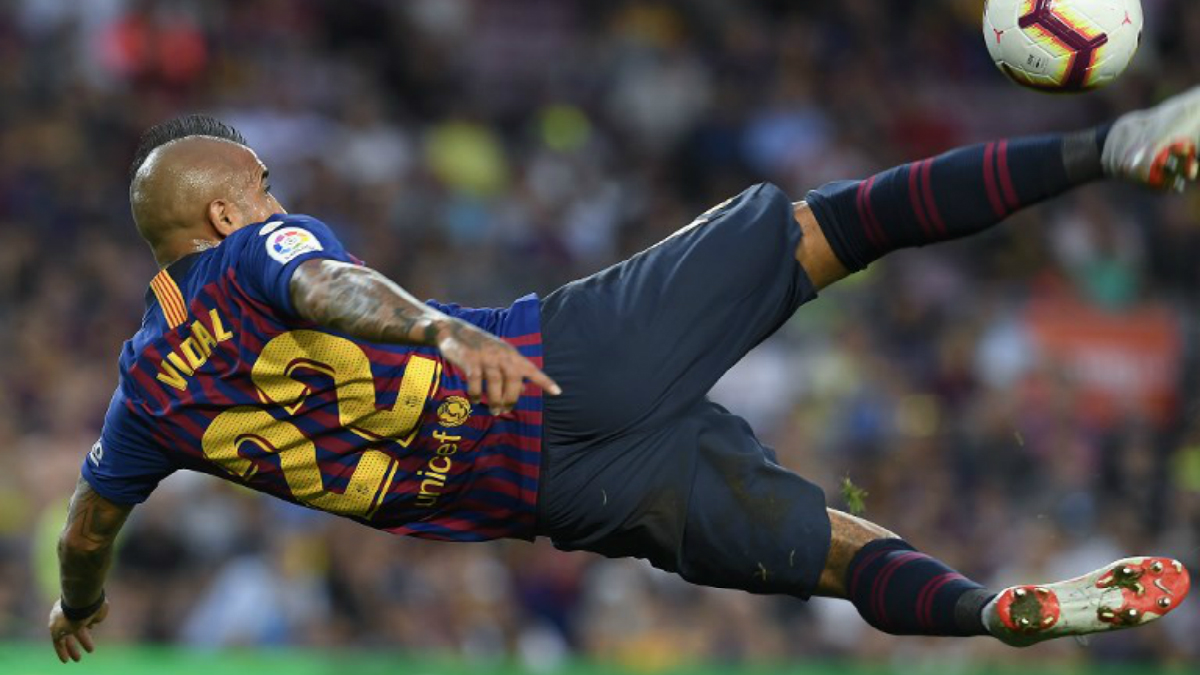 El Barcelona vence 8-2 al Huesca y alcanza el liderato en LaLiga