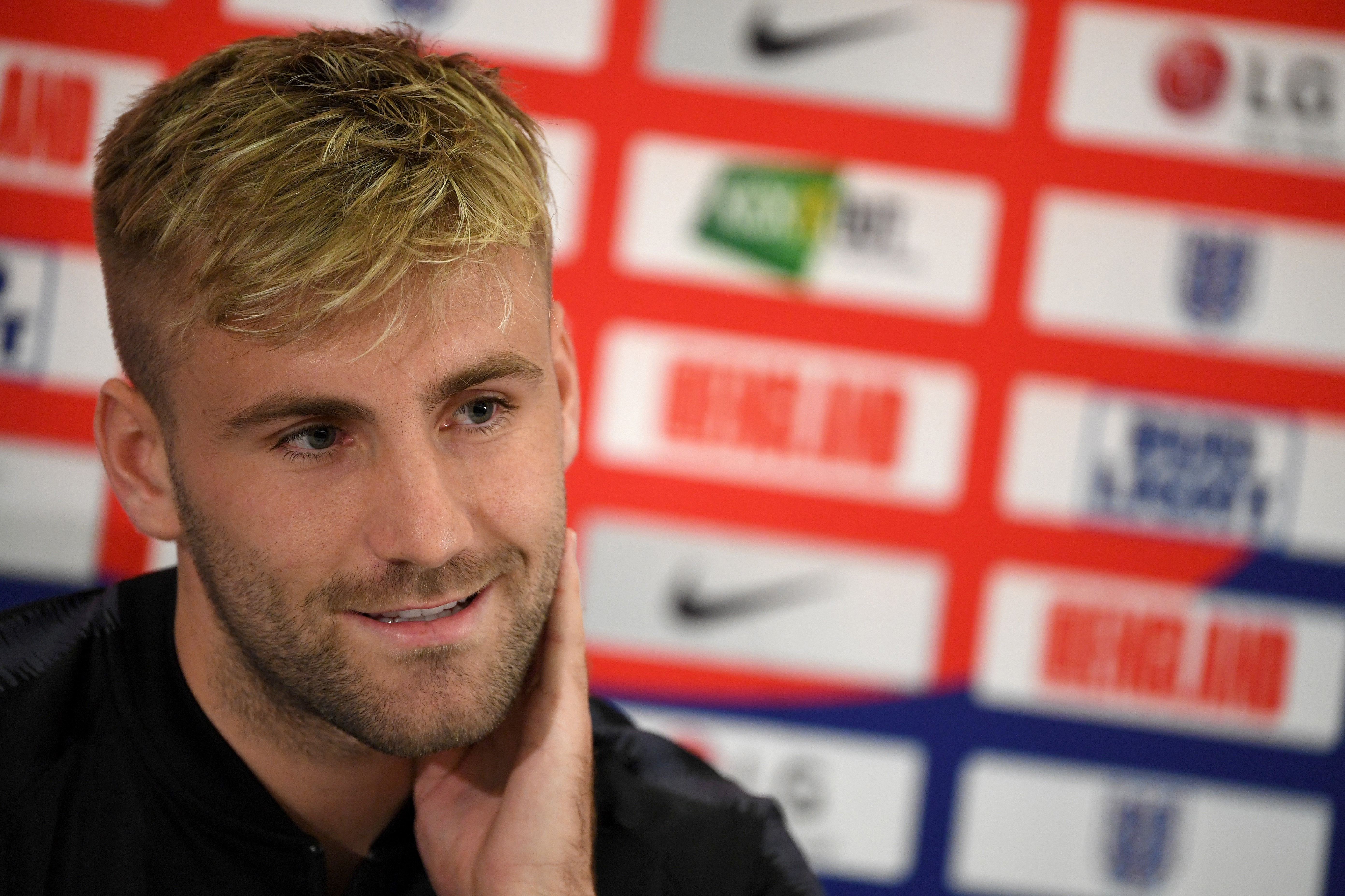 Luke Shaw revela que casi pierde la pierna tras barrida de Héctor Moreno - 000-18u678