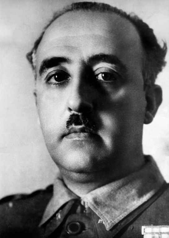 Parlamento español aprueba exhumar a Francisco Franco de mausoleo - 000-1926rf