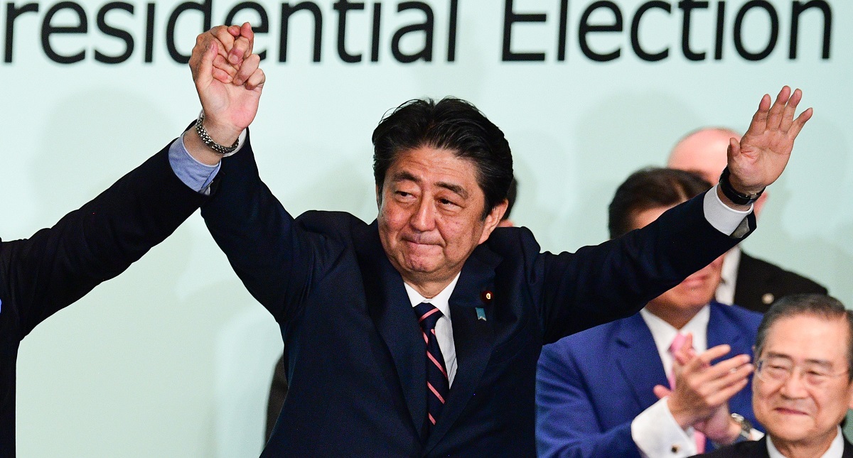 Shinzo Abe se reelige como presidente de su partido en Japón