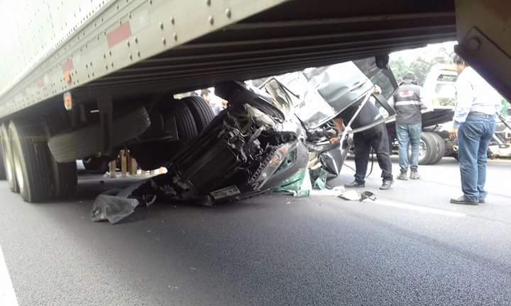 Choca automóvil contra tráiler en la carretera México-Toluca - accidente-choque-mexico-toluca-3