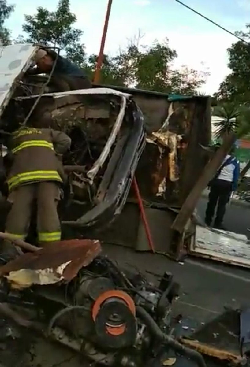 Volcadura de camioneta sobre Gustavo Baz deja un muerto - accidente-gustavo-baz-2