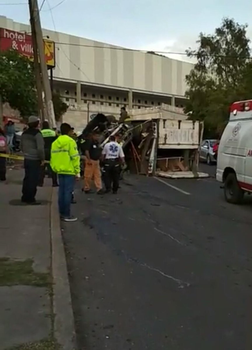 Volcadura de camioneta sobre Gustavo Baz deja un muerto - accidente-gustavo-baz-3
