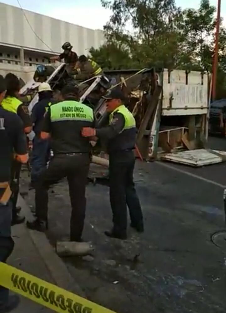 Volcadura de camioneta sobre Gustavo Baz deja un muerto - accidente-gustavo-baz-4