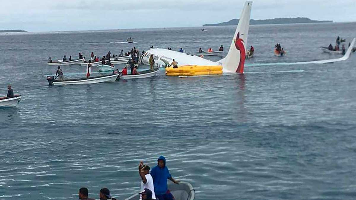 #Video Avión comercial acuatiza en isla de Micronesia