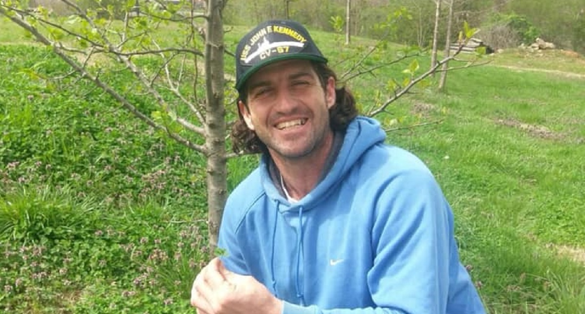 Hallan muerto a surfista californiano que desapareció en México - adam-francis-desposito