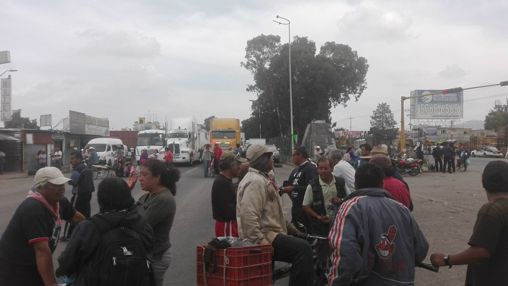 Enfrentamiento en Atenco deja 15 lesionados Enfrentamiento en Atenco deja 15 lesionados