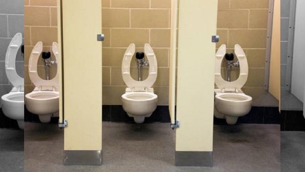 Aguantarse ir al baño causa serios problemas a la salud