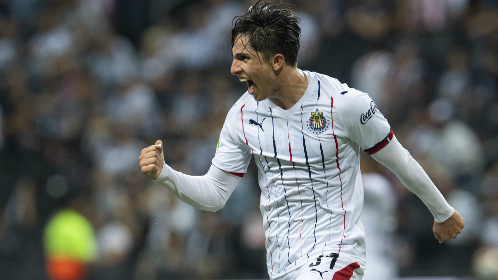 Chivas golea a Rayados en Monterrey - alan-cervantes