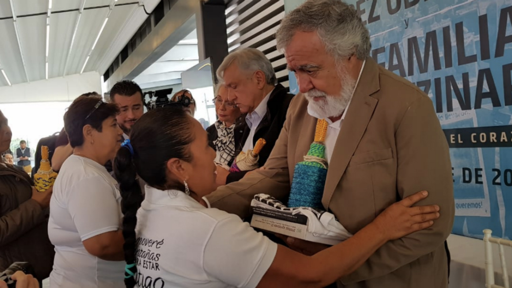 Familiares de los 43 exigen a López Obrador castigar a Tomás Zerón