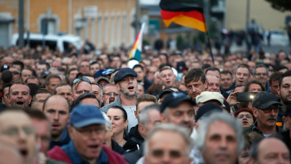 Merkel exhorta a los alemanes a movilizarse contra el "odio" - alemania-marcha