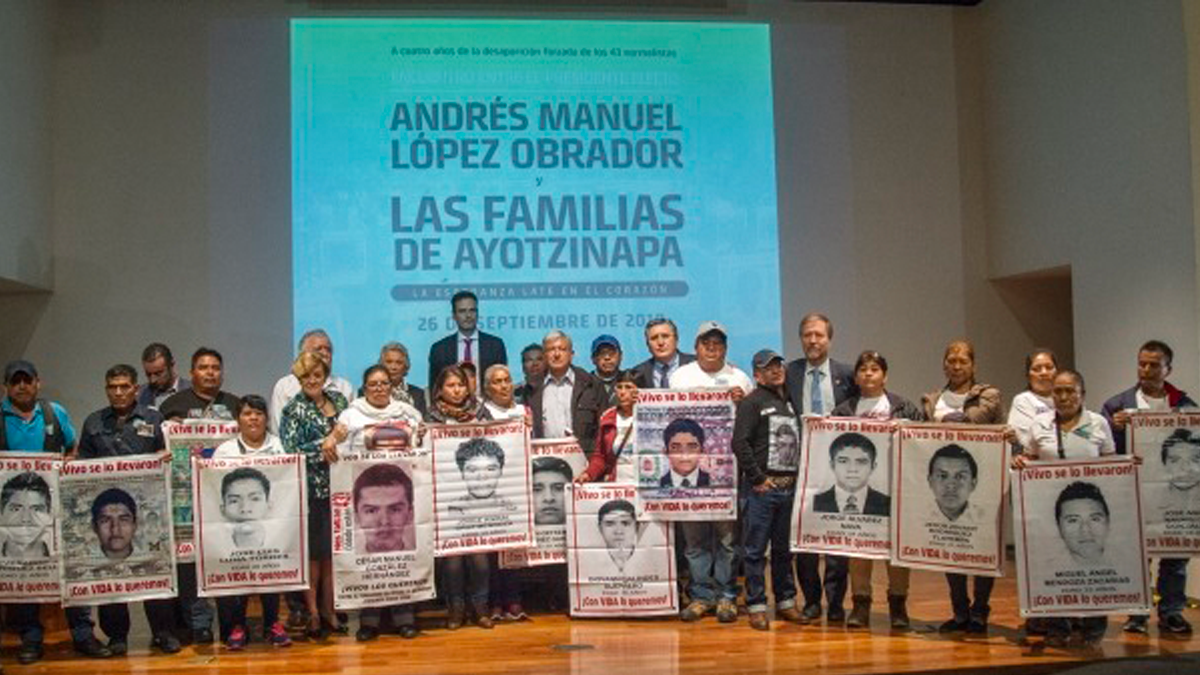 AMLO promete comisión investigadora para el caso Ayotzinapa