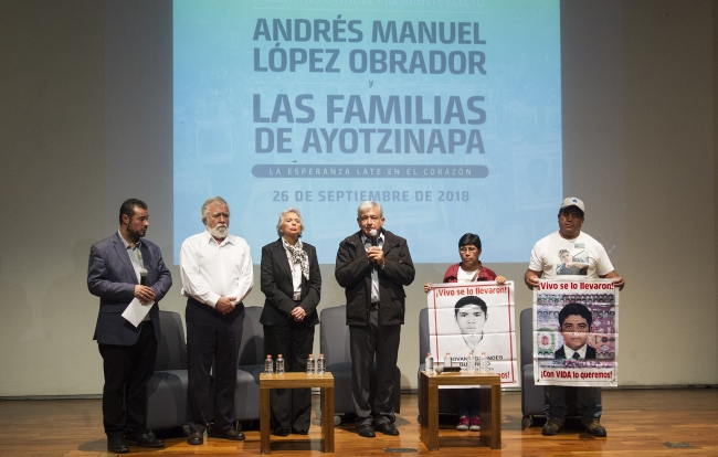 Una barbarie lo que sucedió en Ayotzinapa: CNDH - amlo-ayotzinapa2
