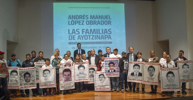 Una barbarie lo que sucedió en Ayotzinapa: CNDH - amlo-ayotzinapa3