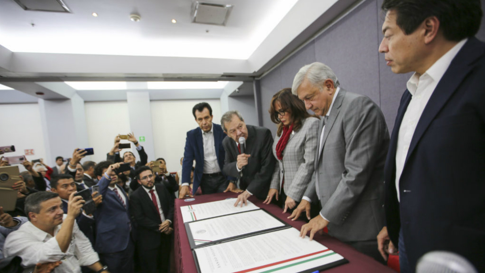 Pide AMLO a diputados de Morena "resistir las tentaciones del poder" - amlo-diputados-morena