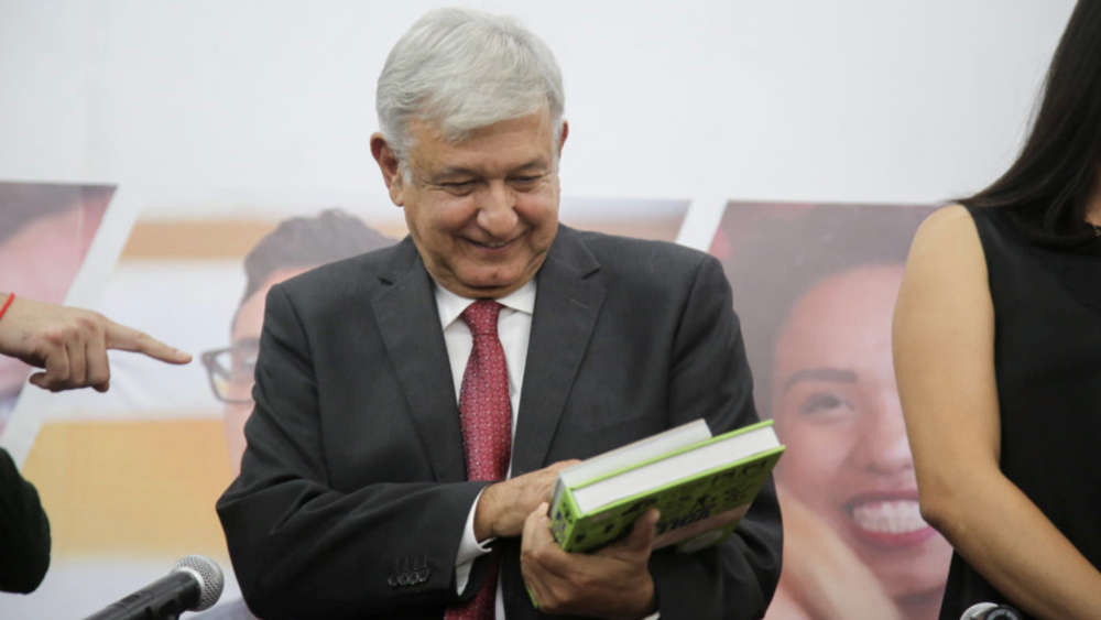 Programa para jóvenes apoyará contra inseguridad: López Obrador - amlo-libros