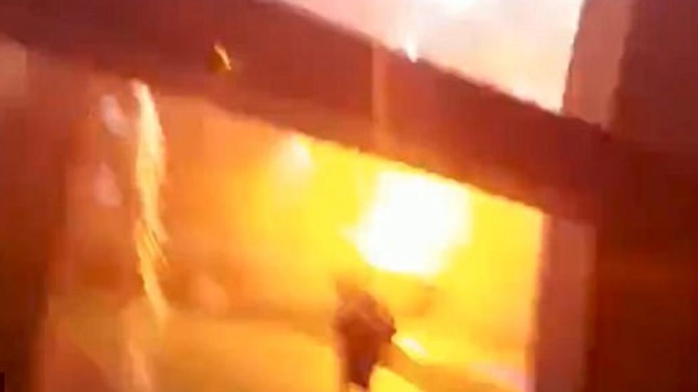 #Video Rayo golpea a niño que jugaba con paraguas en Argentina