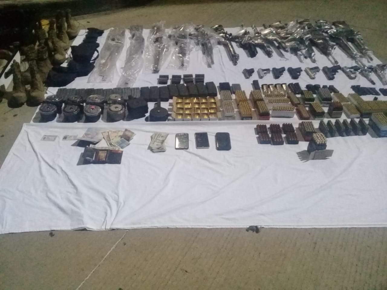 Decomisan arsenal en camioneta en Tamaulipas