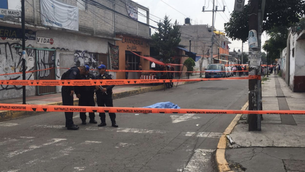 Abaten a presunto delincuente en calles de Iztapalapa