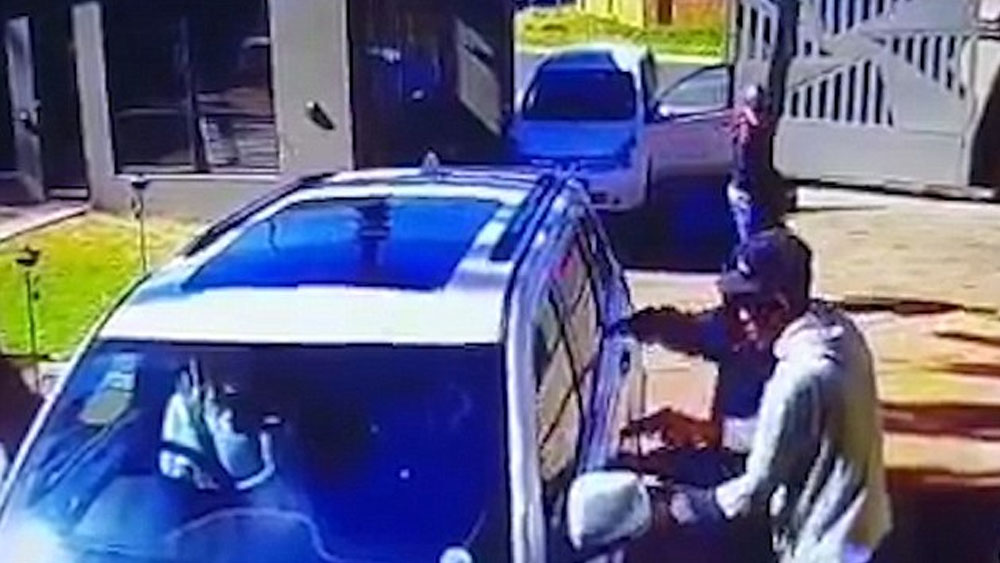 #Video Mujer evita ser secuestrada en Sudáfrica