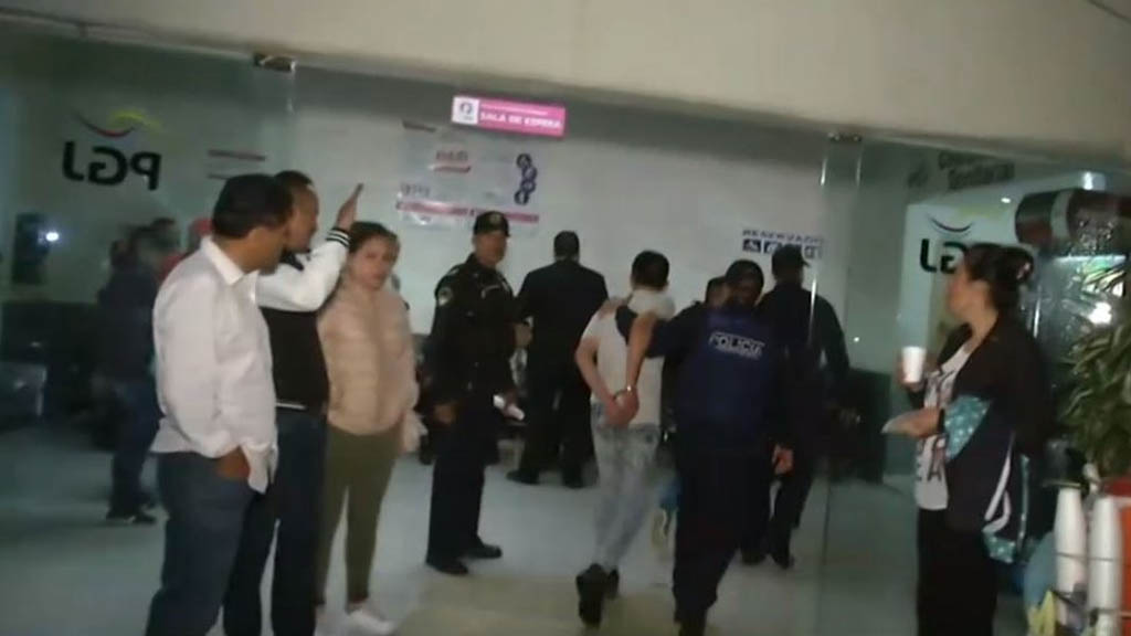 Detienen a dos por asaltar restaurante en la colonia Roma