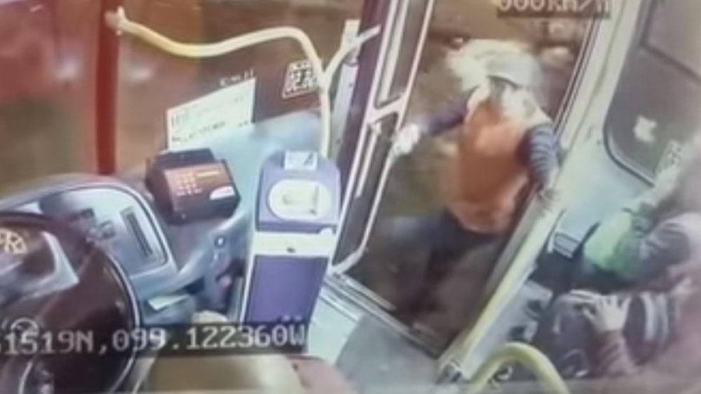 #Video Asaltan camión en menos de un minuto en Tlatelolco