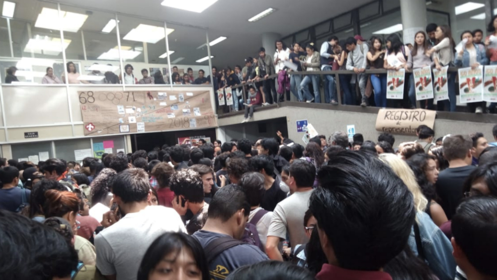 Asamblea de estudiantes de la UNAM se retrasa por sobrecupo - asamblea-interuniversitaria-economia-2