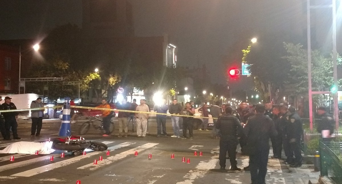 Asesinan a dos personas y hieren a otra en la Ciudad de México - asesinan-a-motociclista-en-la-colonia-guerrero