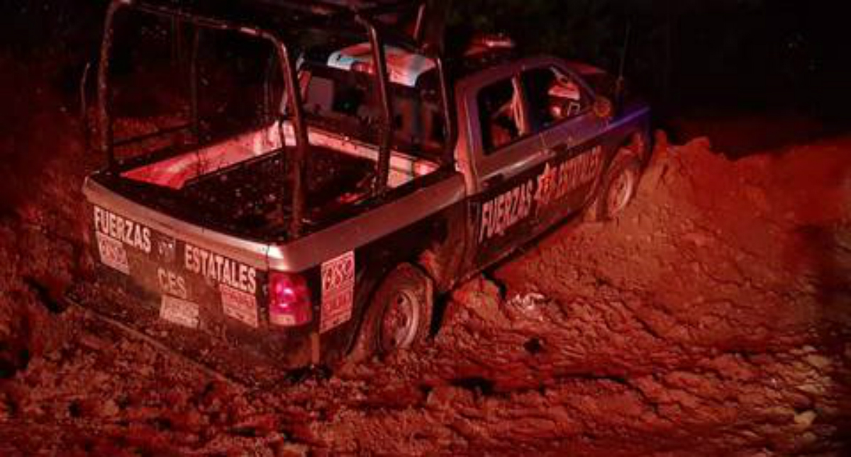 Matan a 4 policías estatales durante emboscada en Chihuahua Matan a 4 policías estatales durante emboscada en Chihuahua