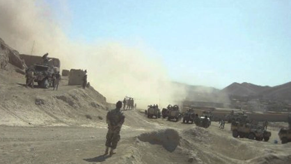 Suman 35 muertos tras ataques de talibanes a fuerzas afganas