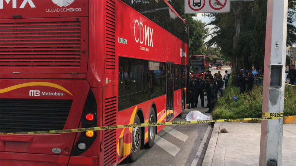 Muere hombre atropellado por Metrobús en estación Misterios - atropellado-metrobus-misterios-2