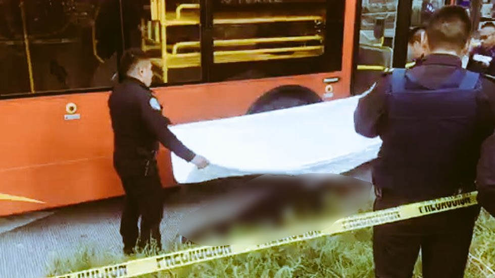 Muere hombre atropellado por Metrobús en estación Misterios