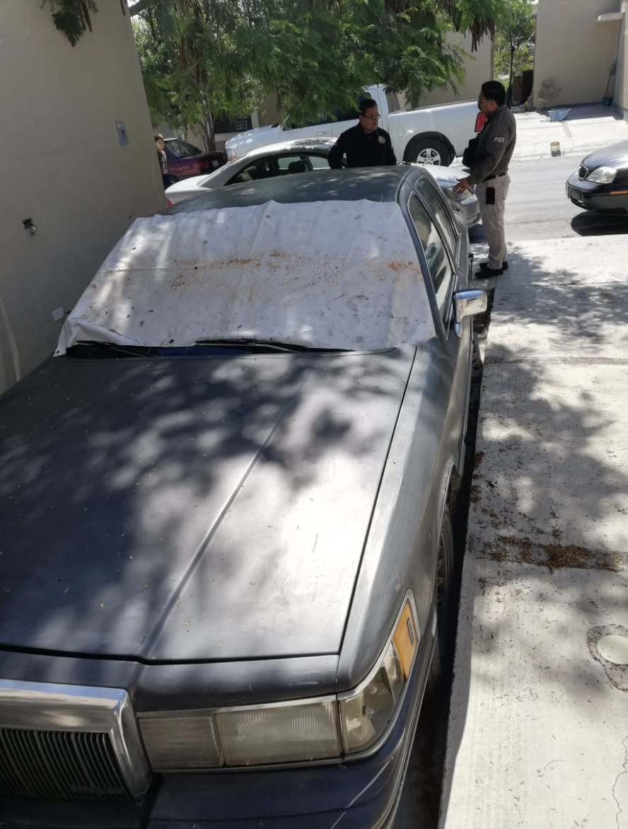 Hallan vehículo involucrado en riña entre barras de Tigres y Monterrey - auto-lincoln-pelea-clasico-regio-2