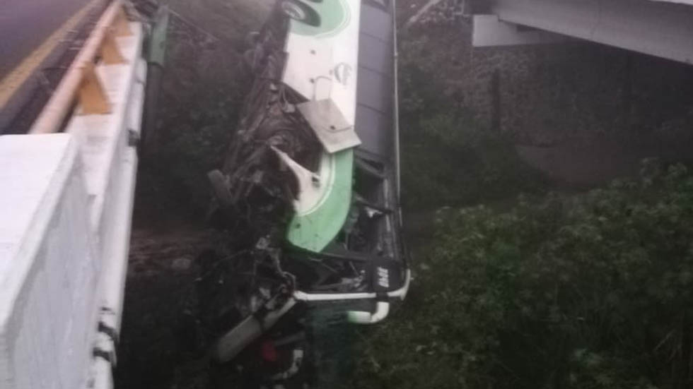 Caída de autobús en autopista Guadalajara-Morelia deja 28 lesionados - autobus-guadalajara-morelia-accidente